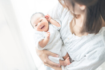 Obraz na płótnie Canvas 新生児（0歳0ヶ月）とお母さん 