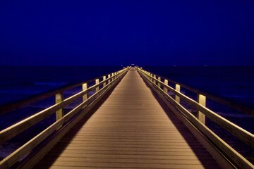 Fototapeta premium Pier am Meeresufer