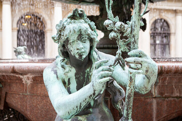 Fototapeta na wymiar Figur am Hygieia-Brunnen in Hamburg