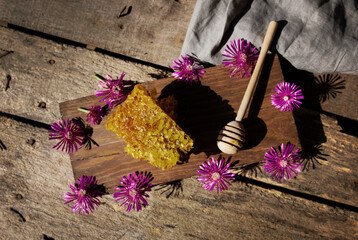 HONEYBOARD HONEY AND FLOWERS, EXTRACTED HONEY, FRESH HONEY,