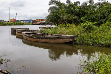 Fototapeta premium Boats and the bank of Aye river at Itokin in South west of Nigeria. Also known as river Itaw