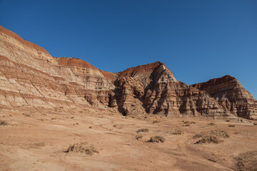 Red and white sandstone rock formations in Arizona
