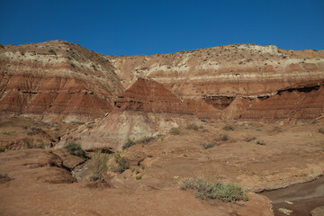 Red and white sandstone rock formations in Arizona
