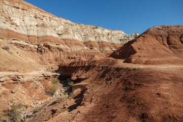 Red and white sandstone rock formations in Arizona
