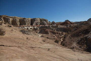 Red and white sandstone rock formations in Arizona
