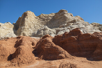 Fototapeta premium Red and white sandstone rock formations in Arizona 