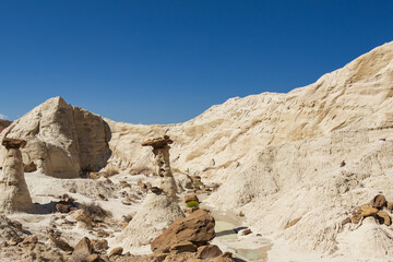 Fototapeta na wymiar Toadstool rock formations in Arizona 