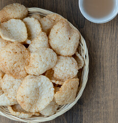 Rice crackers, Thai snacks It is a biscuit made from flour and other food ingredients according to the source. It is a popular dessert in some parts of Southeast Asia.