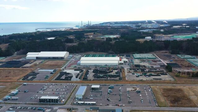 双葉町の中間貯蔵施設から福島第1原発を臨む 2021年12月撮影