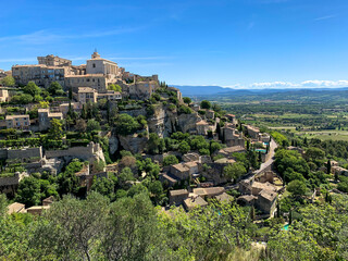 Fototapeta premium view of town of Gordes, French countryside
