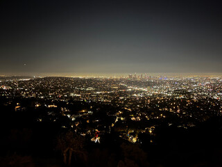 Fototapeta premium view overlooking Los Angeles at night from Griffith Park