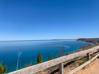 Obraz premium View of the walkway along lake michigan 