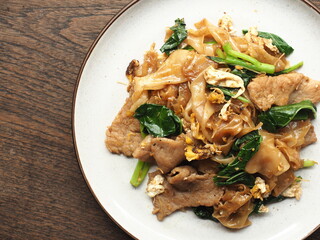 Pad See Ew, Thai stir fried flat noodles with dark soy sauce