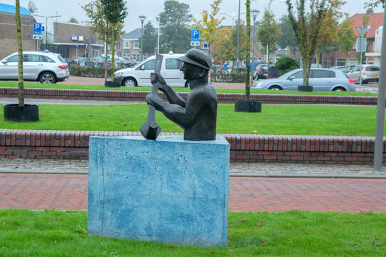 Statue Ambachten Monteur At Den Helder The Netherlands 23-9-2019