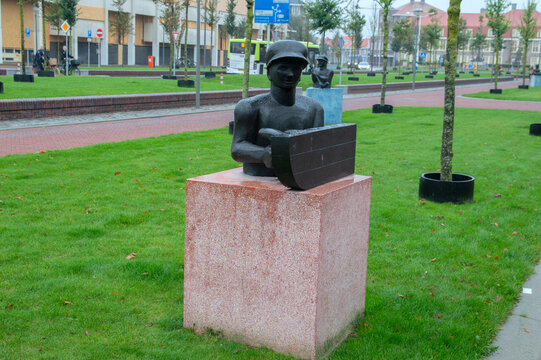 Statue Ambachten Scheepsbouwer At Den Helder The Netherlands 23-9-2019