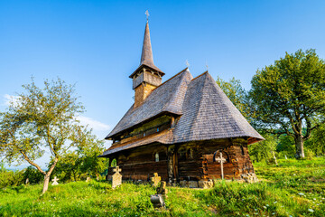 Fototapeta na wymiar Old traditional orthodox wooden church 