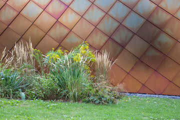 Modern garden and terrace design and landscaping: Easy-care pampas grass and perennials surrounded...