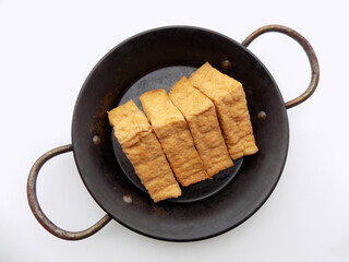 パエリアパンのうえに乗っている厚揚げ