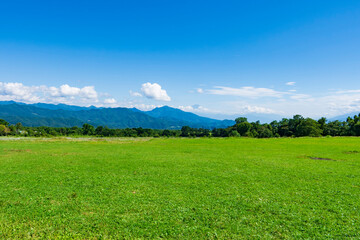 【山梨県】清里高原の牧場風景と富士山