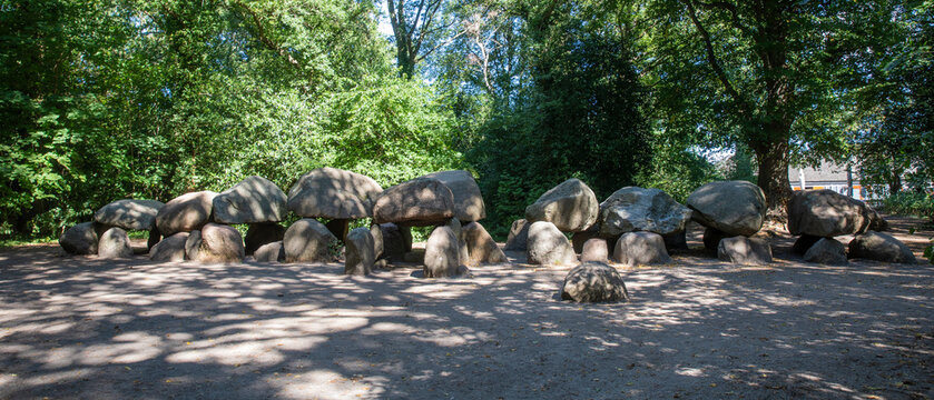 In the woods near Borger in the province of Drenthe you will find this gigantic grave monument from prehistoric times. The building blocks of this dolmen were deposited in the ice-age