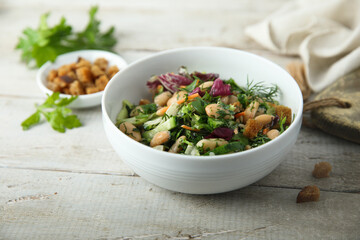 Healthy vegetable salad with white bean