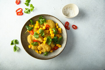 Deep fried shrimps with mango salsa