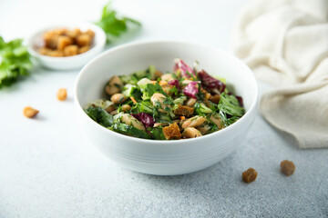 Healthy vegetable salad with white bean