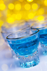 Adults go in nightclubs to drink alcohol and have fun