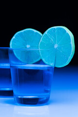 Adults go in nightclubs to drink alcohol and have fun