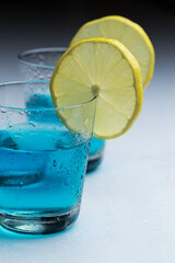 Adults go in nightclubs to drink alcohol and have fun