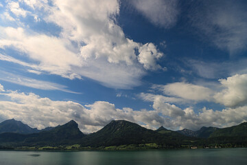 Wundersch&ouml;ner Wolfgangsee; S&uuml;dliches Seeufer mit Sparber, Bleckwand und Wieslerhorn