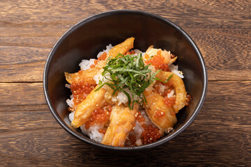 鮭ハラス丼　(イクラ・大根おろし・青しそ・すりごま)