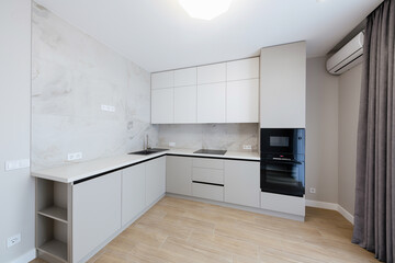 Fototapeta na wymiar Interior design of a new kitchen with stylish furniture. Cleanliness and order