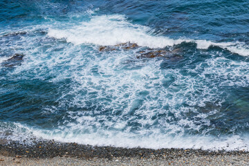Fototapeta premium 日本の渚百景 島武意海岸 積丹ブルーの波打ち際