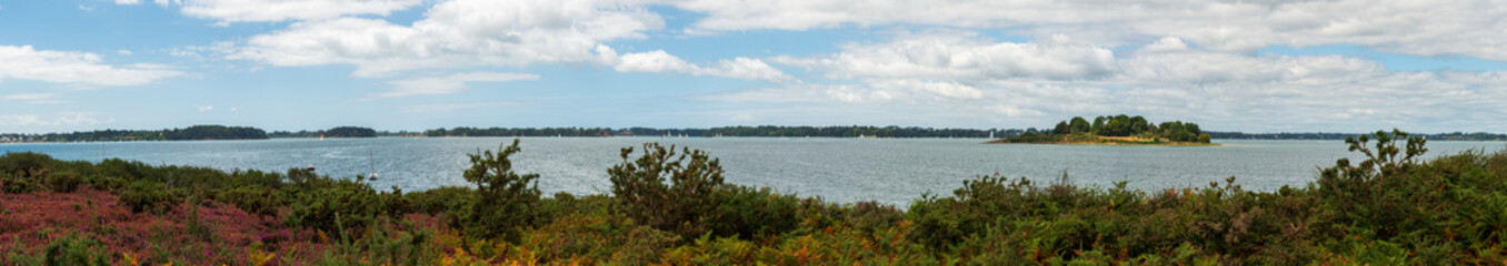 Fototapeta na wymiar Île-aux-Moines, Golf du Morbihan, Bretagne, panorama