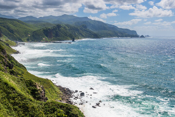 Fototapeta na wymiar 積丹ブルーの大海原にせり出した絶景の神威岬の西海岸
