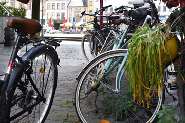 Fototapeta na wymiar Fahrräder am Koblenzer Münzplatz in Rheinland-Pfalz
