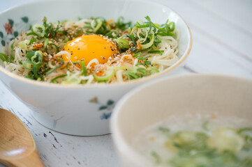 卵がのったそうめん