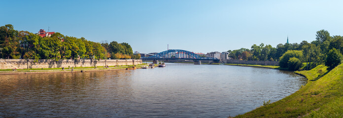 Fototapeta na wymiar City ​​panorama. View of the Vistula River with boulevards. Piłsudski Bridge in the background. Beautiful summer day