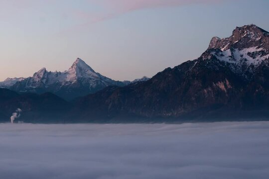 Zeitraffer Berge mit Nebel Sonnenuntergang Long Version
