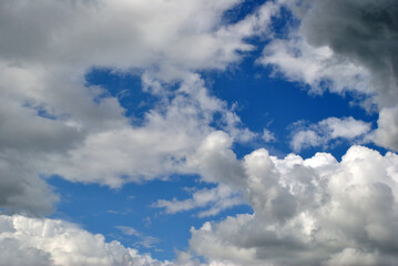 Naklejka premium Cloudscape of White Clouds and Blue Sky 
