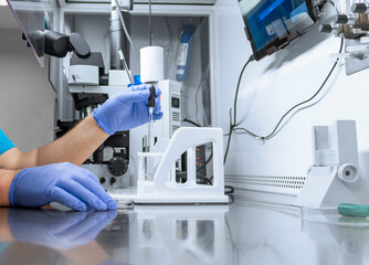 Embryologist adding sperm to egg in laboratory of reproductive clinic. in vitro fertilization, egg freezing