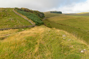 Fototapeta premium View along the Hadrian's Wall trail in Northumberland