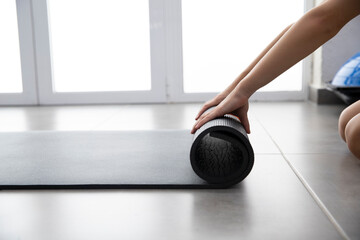 Obraz premium Yoga mat. Background with place for sports training schedule. Space for text. Hands unwind sports mat