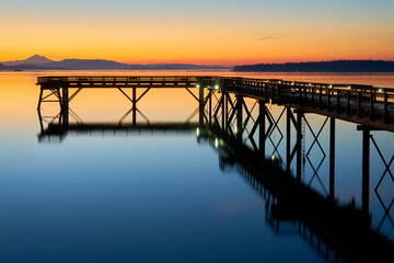 Fototapeta na wymiar Sidney BC Fishing Pier Twilight Dawn. Summer dawn twilight behind the wooden fishing pier in Sidney British Columbia, Canada.