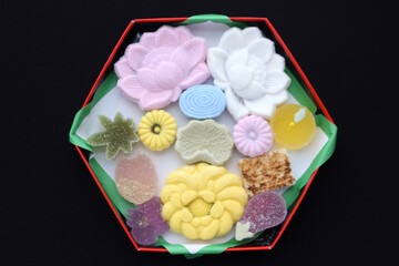 日本の和菓子 砂糖で作られた干菓子2