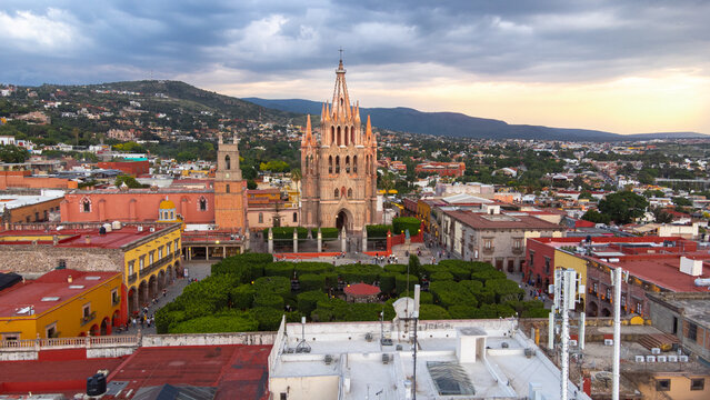 the church Parroquia Archangel Jardin Town Square Night Tree Decoraciones San Miguel de Allende, M&eacute;xico. Parroaquia. Night and morning light in a drone view.