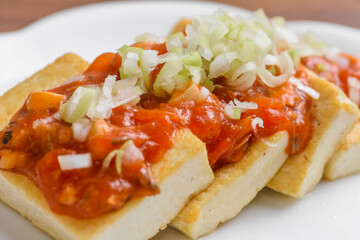 豆腐ステーキのトマトソース