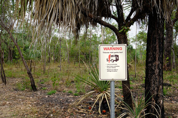warning sign thieves about