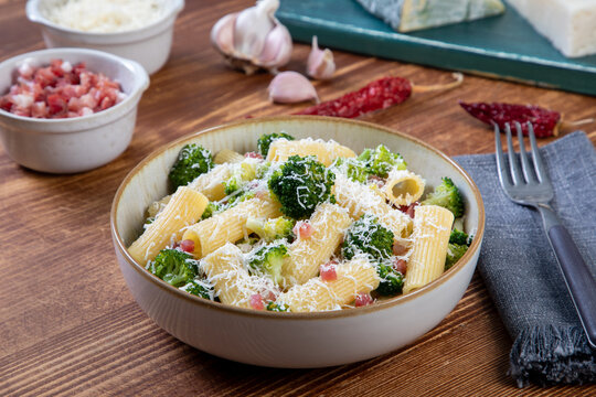 vegetarian pasta with vegetables 